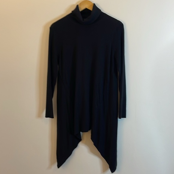 Chicos Featherweight Black Turtleneck Sweater Handkerchief Hem Size 1 - Picture 6 of 6